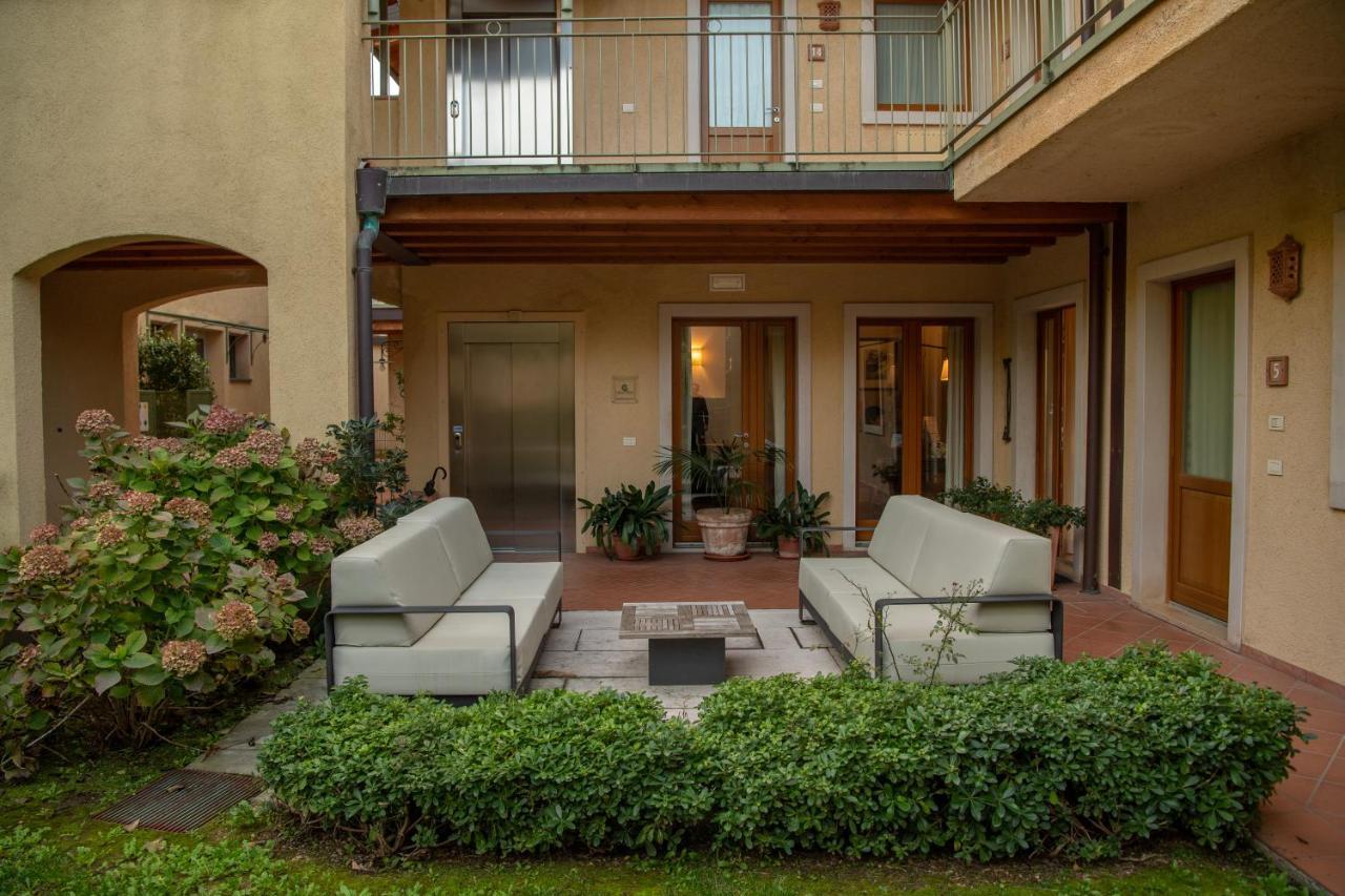 Residence Ca Del Lago Torri Del Benaco Exterior photo