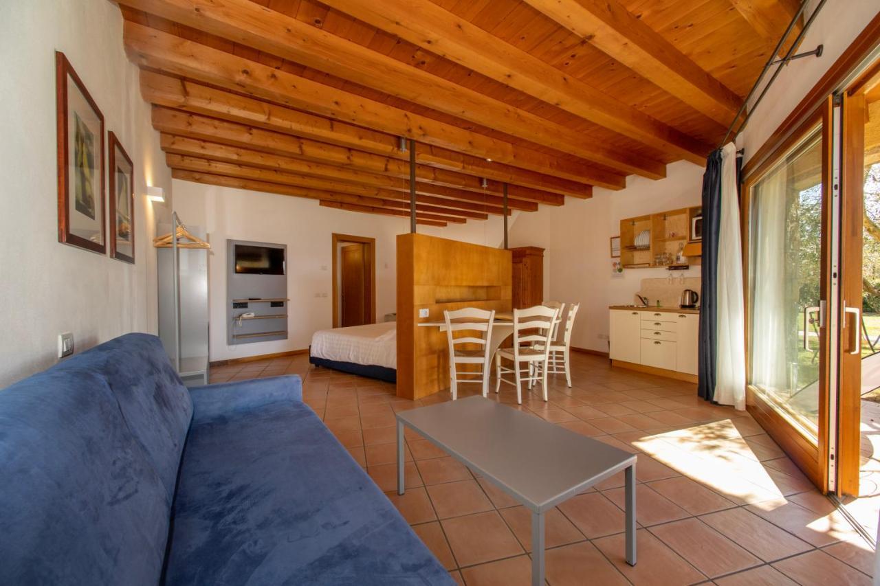 Residence Ca Del Lago Torri Del Benaco Exterior photo