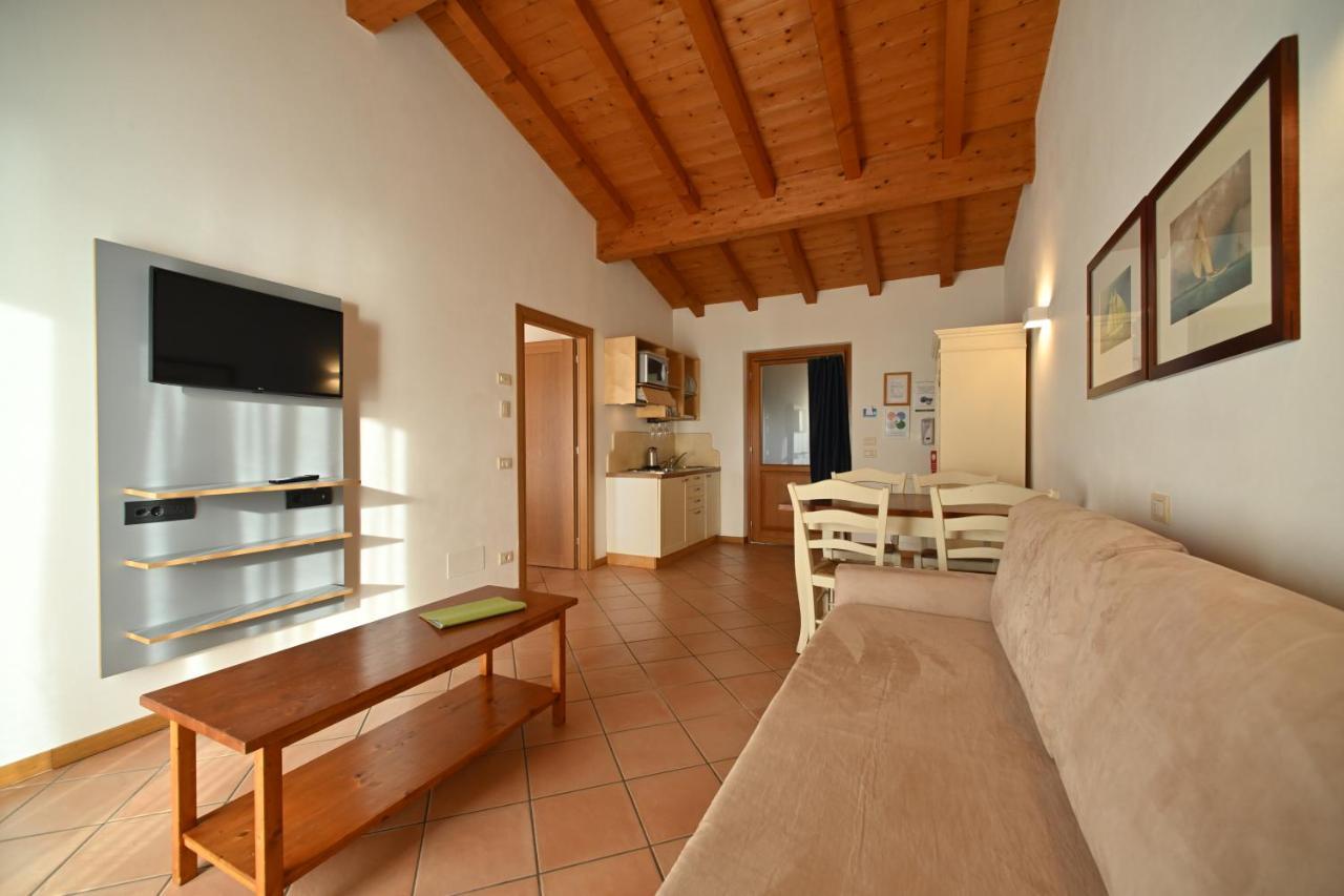 Residence Ca Del Lago Torri Del Benaco Exterior photo
