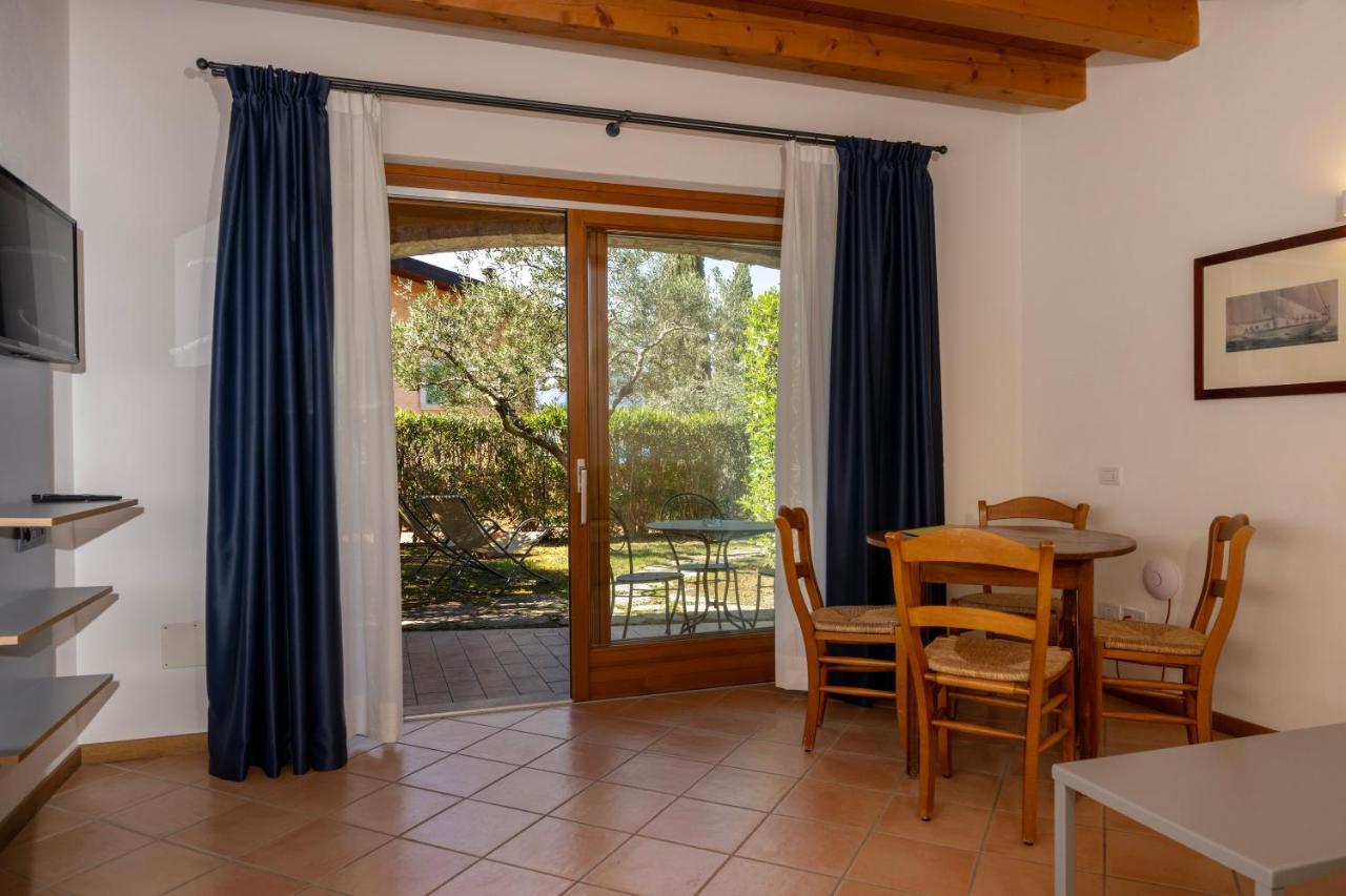 Residence Ca Del Lago Torri Del Benaco Exterior photo