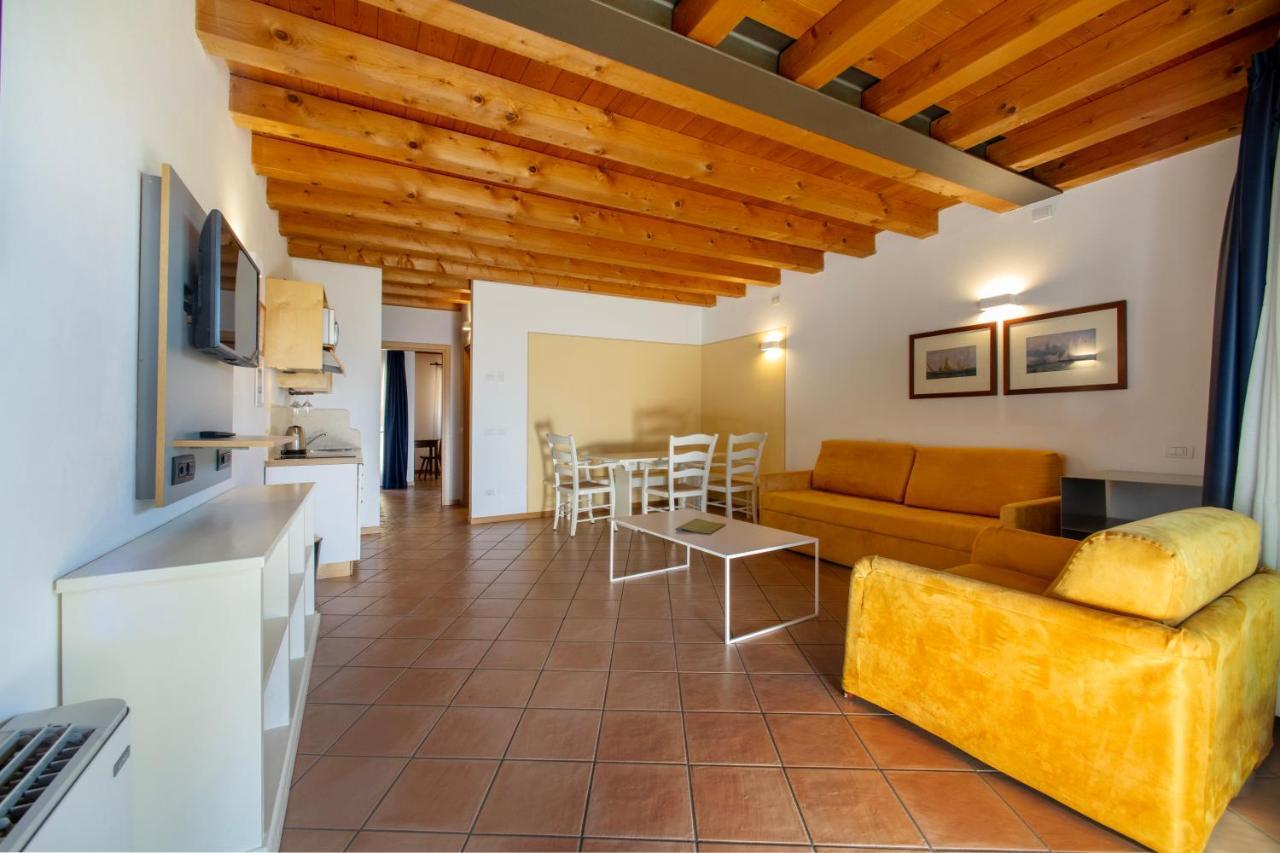 Residence Ca Del Lago Torri Del Benaco Exterior photo
