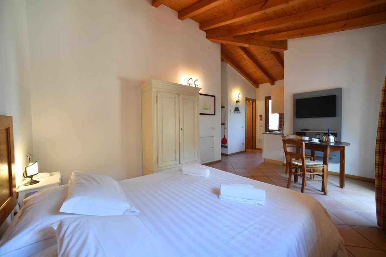 Residence Ca Del Lago Torri Del Benaco Exterior photo